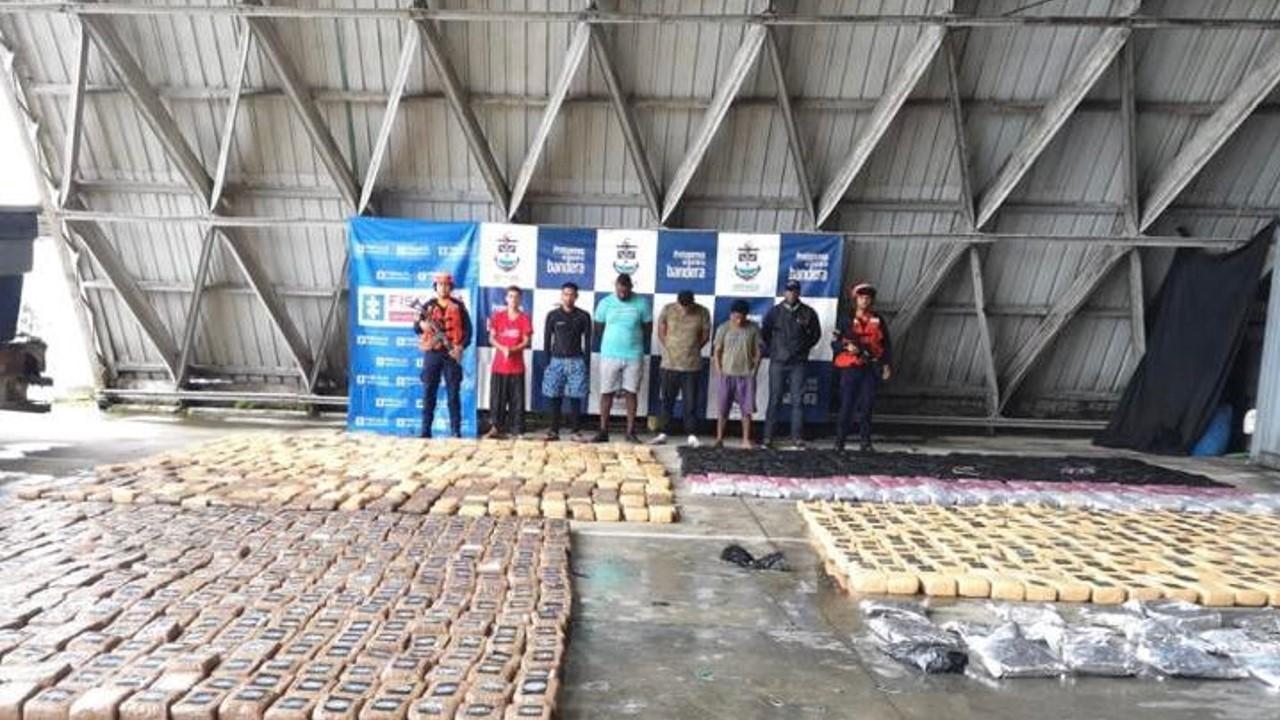 Armada Nacional Incauta Más De 1.5 Toneladas De Coca En El Pacífico ...